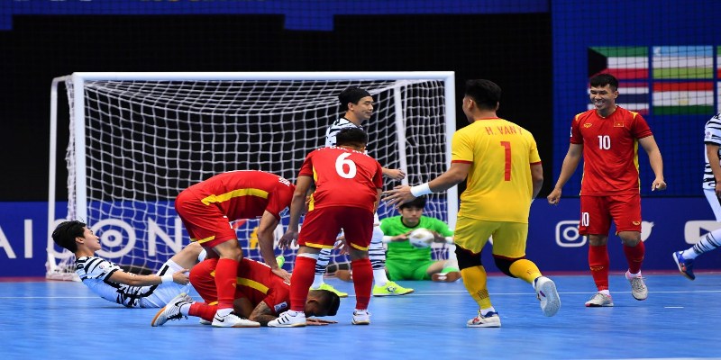 Giải bóng đá Futsal lần đầu được tổ chức năm 1930 tại Montevideo