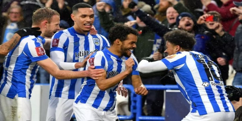 Tổng quan về bước đầu câu lạc bộ Huddersfield Town